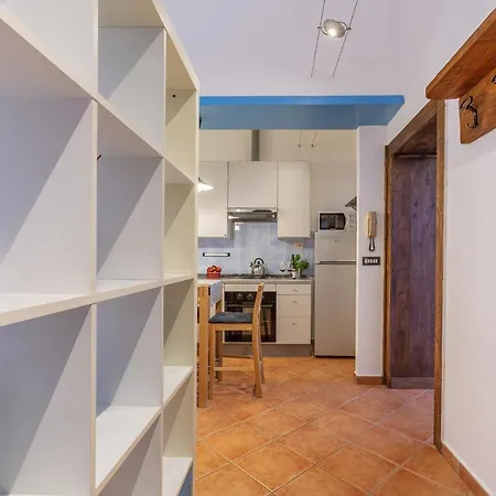 Guesthost - Station Essential With Parking 아파트