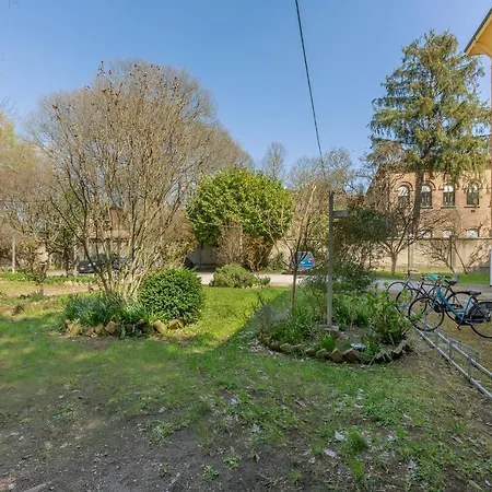 Guesthost - Station Essential With Parking 아파트 *