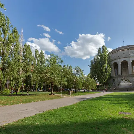 Station Essential With Parking