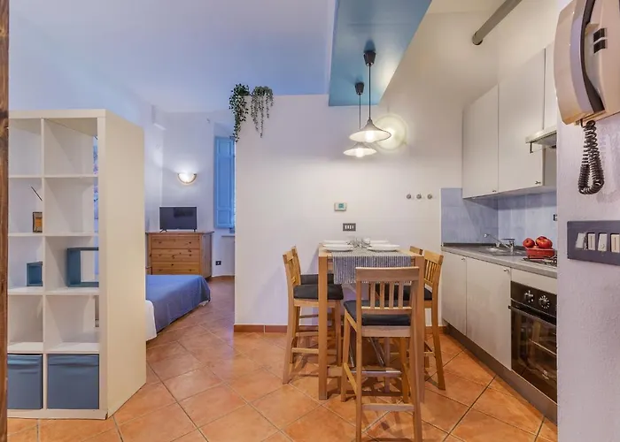 Guesthost - Station Essential With Parking * Ferrara