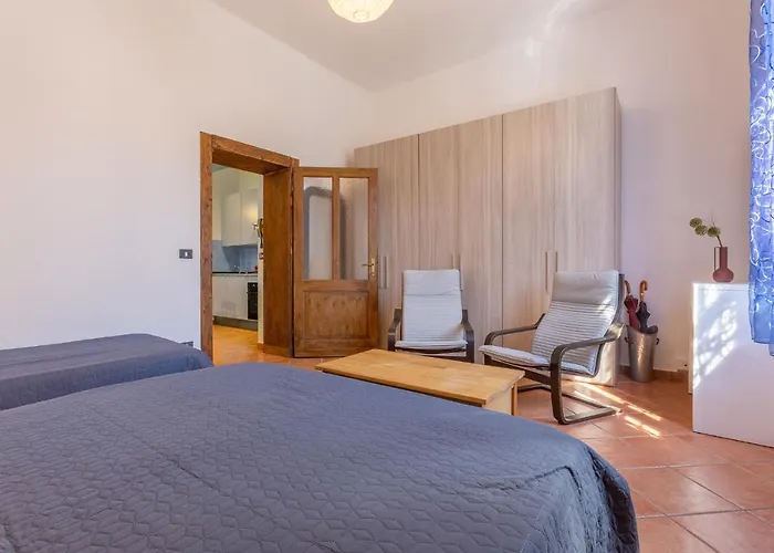 Guesthost - Station Essential With Parking *