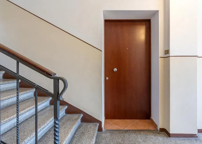 Daire Guesthost - Station Essential With Parking Ferrara