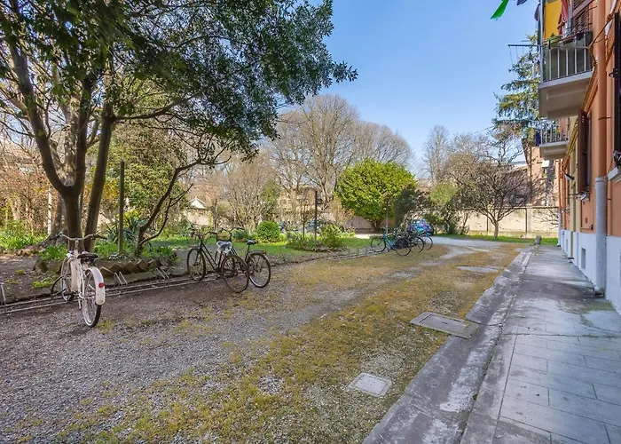 Guesthost - Station Essential With Parking Appartement *